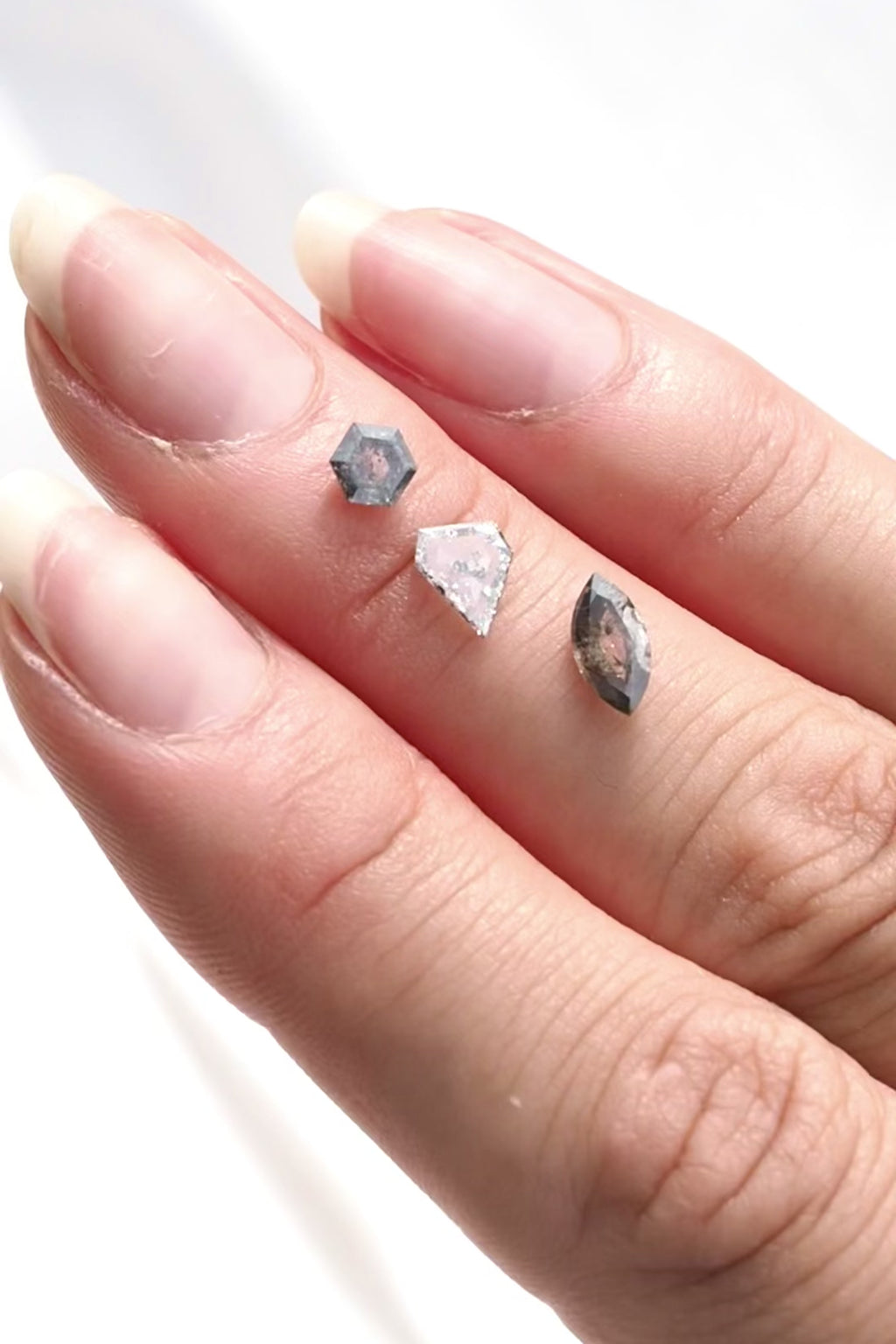 ジュエリースタジオMASHIROの宝石（ルース）販売。ボツワナ産のソルト＆ペッパーダイヤモンド、ヘキサゴンカット・ペンタゴンカット・マーキスカット。ブラック＆ホワイト、そしてブラウンの上質なカラーダイヤモンド。