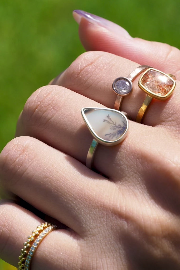 ジュエリースタジオMASHIRO、宝石からのオーダーメイドジュエリーデザイン＆リフォーム（リメイク）セミオーダーデザインより、槌目加工リング（指輪）。お持ち込みルースやジュエリー、宝石から世界に１つのカラーストーンジュエリーを仕立てます。