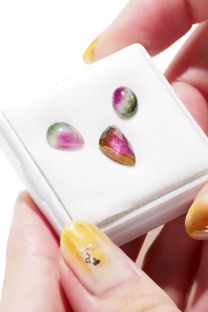 ジュエリースタジオMASHIROのルース（宝石）販売ページ。ブラジル産ウォーターメロントルマリン（バイカラートルマリン）３石セット。オーバルカボション・トリリアントローズカット・ペアシェイプカボションカット。