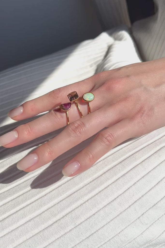 MASHIRO 覆輪留シンプルなデザインのリング（指輪）の3つ着用動画