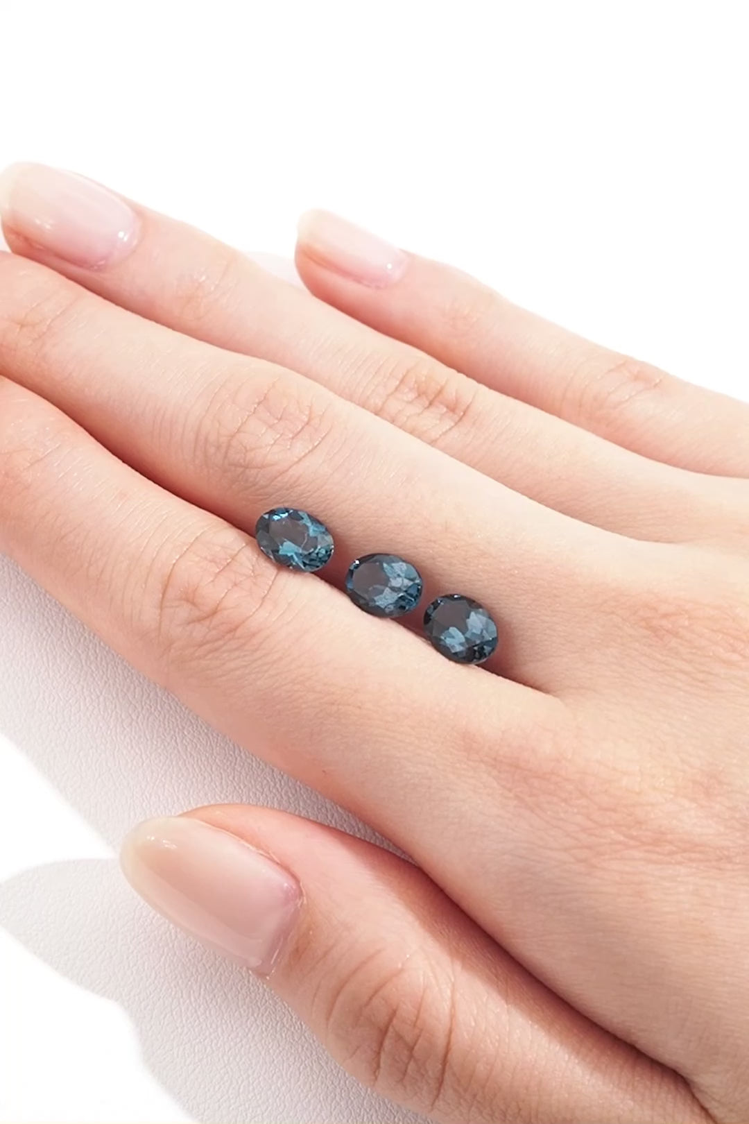 ブルートパーズルース　オーバルコンケーブカットのチャーム他　14kgf ブルートパーズルース オーバルコンケーブカットのチャーム他 14kgf