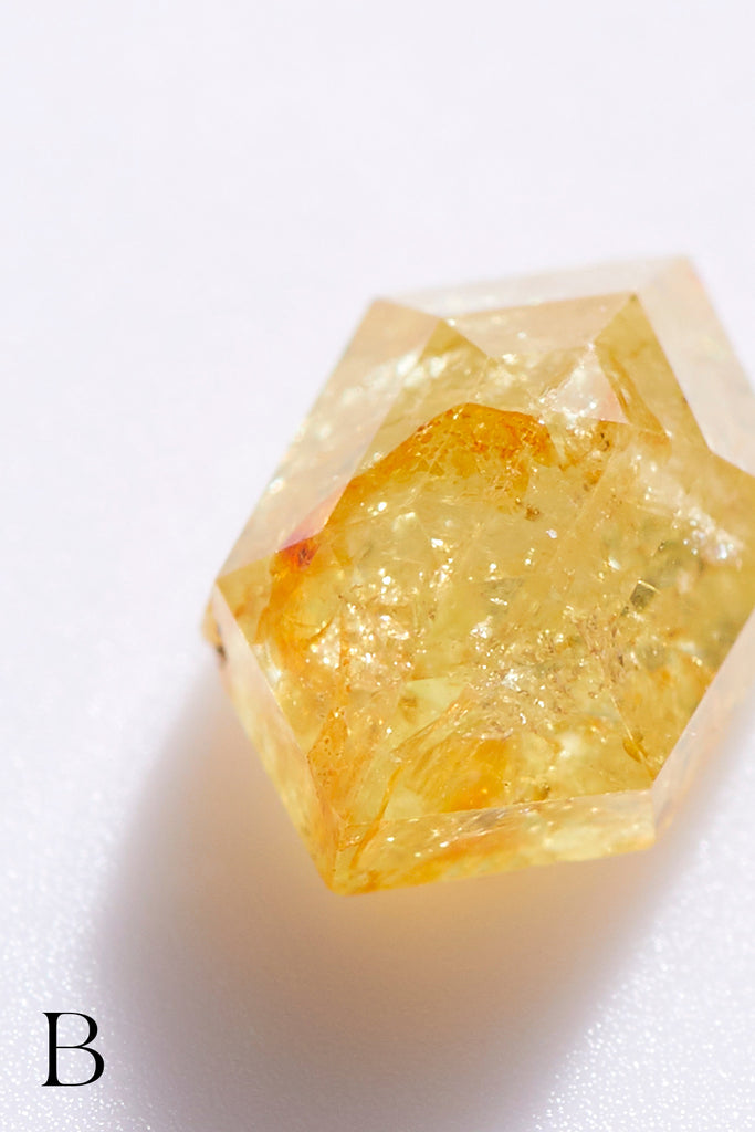 MASHIROキャンディーカラーダイヤモンド1石寄りの写真