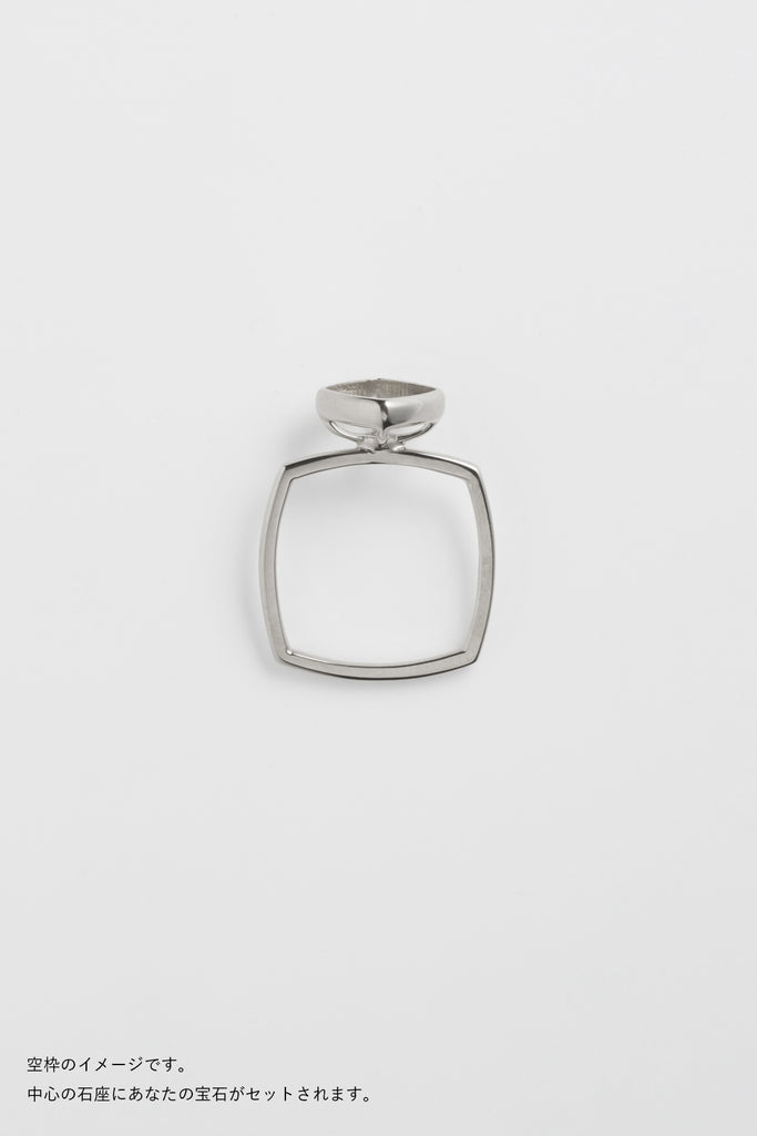 MASHIRO 覆輪留スクエアデザインのリング（指輪）の空枠シルバーの写真