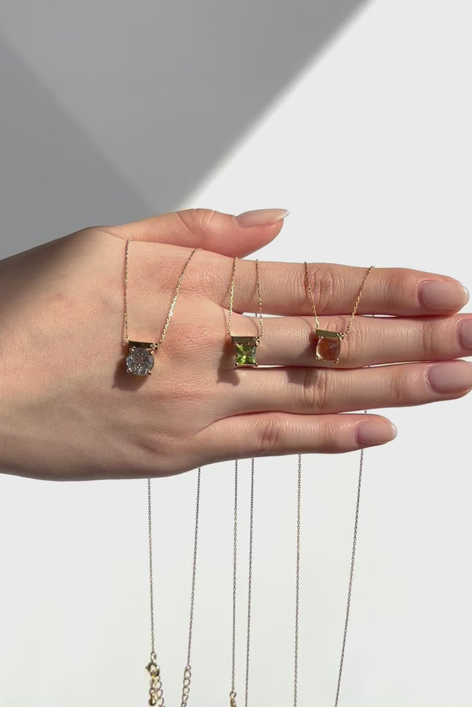 MASHIRO 爪留バーダイヤデザインのネックレスの3つ集合動画